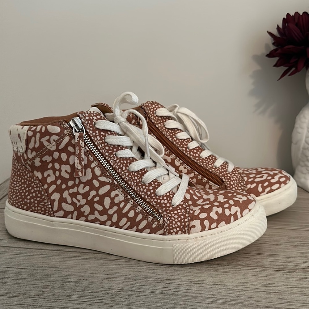 Universal Threads Giraffe High Tops